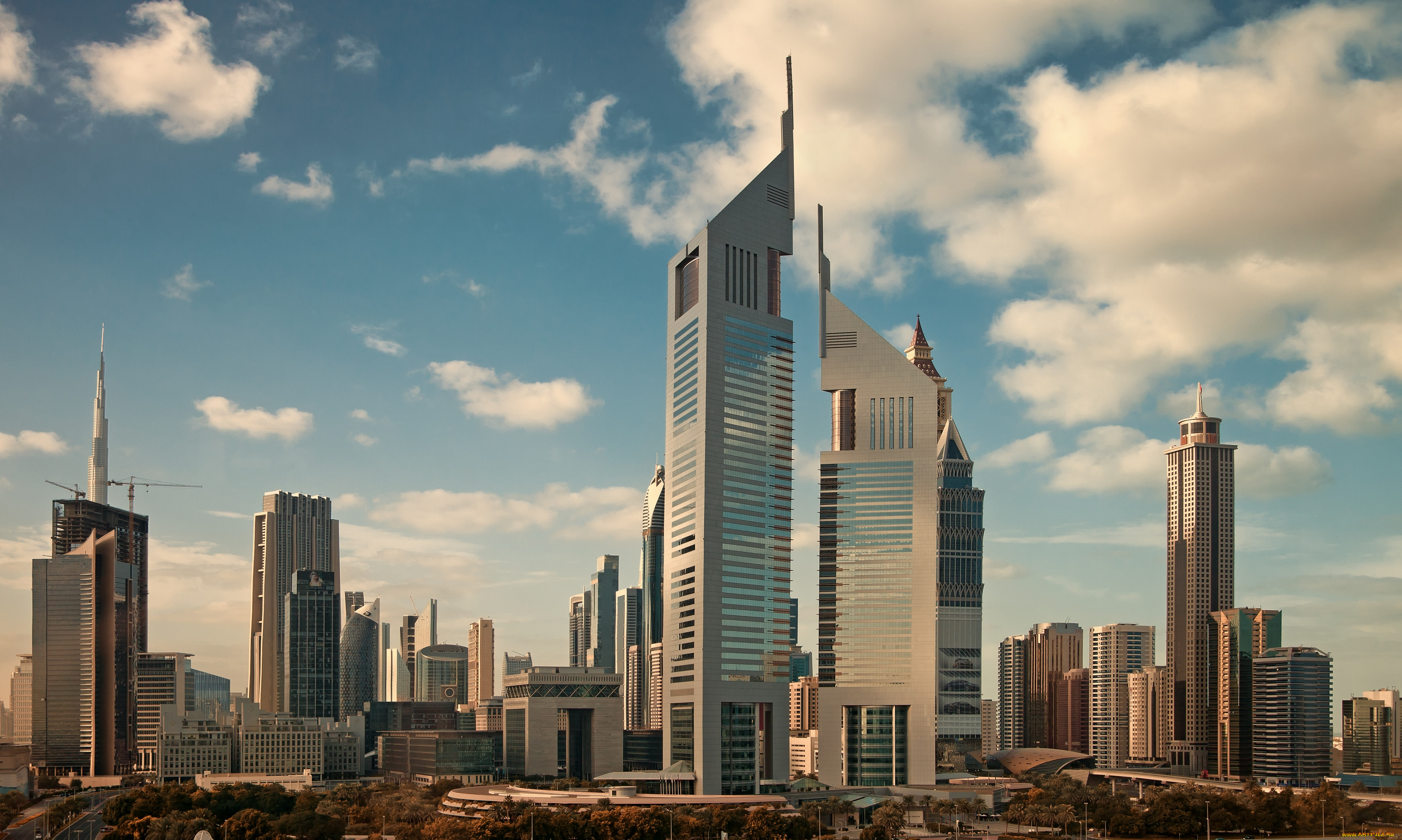 Эмиратские башни Дубай